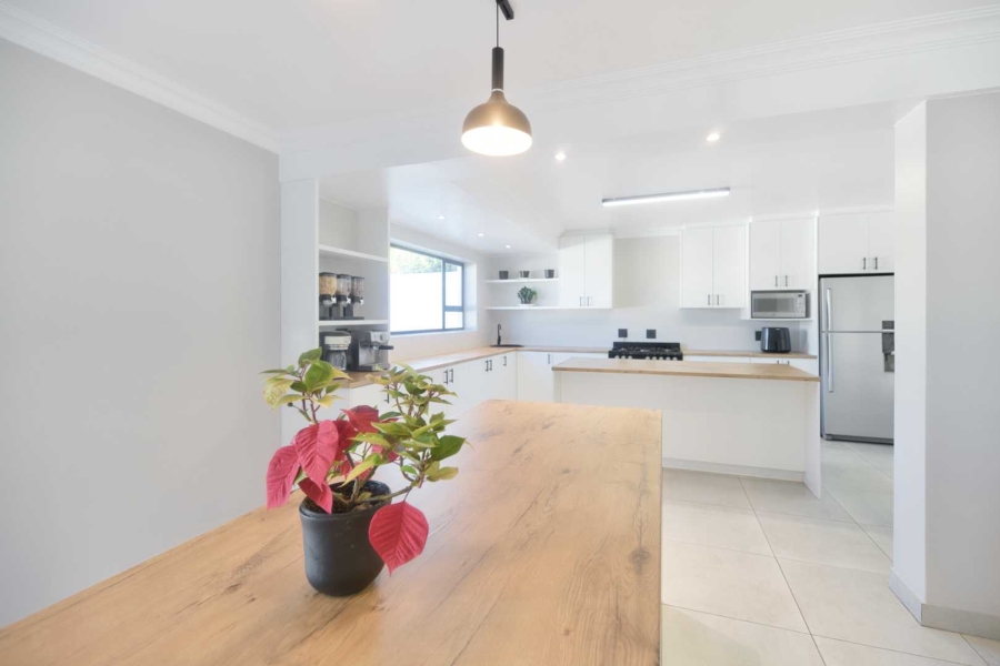 9 Bedroom Property for Sale in Westcliff Western Cape